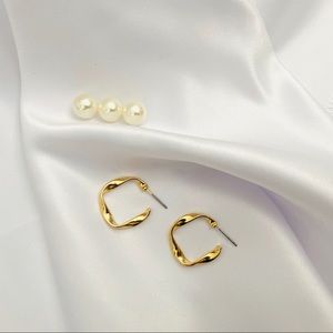 Mini Wave Hoop Earrings Curve